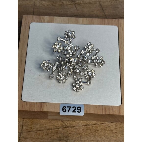 Vintage Snowflake Brooch Pin With Clear Rhinestones - Picture 4 of 7